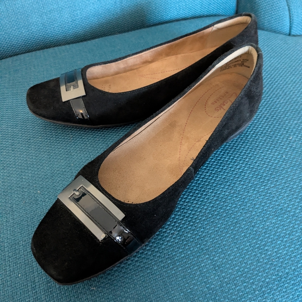 Clarks Artisan Black Suede Flats Loafers W/Buckle  Comfortable Cushion Insoles